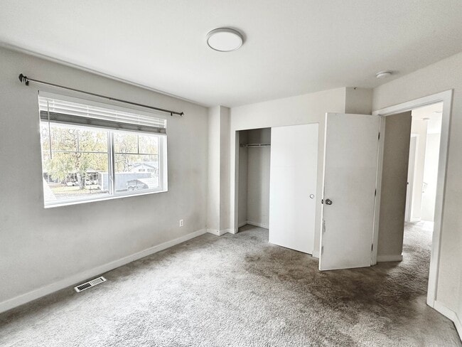 Building Photo - Stylish 4BR | 3BA Home with Den, Fenced Ba...