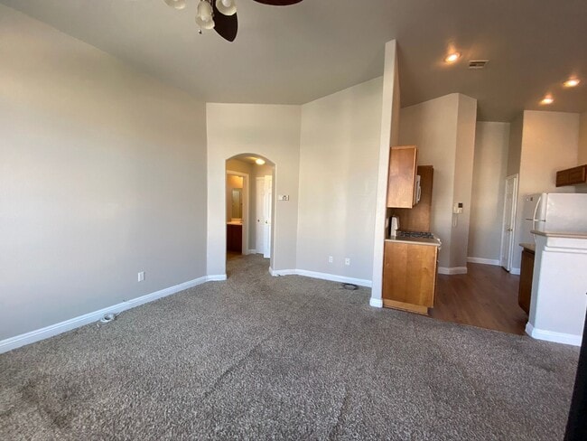 Building Photo - AMAZING 2 STORY TOWNHOME LOCATED IN A GATED COMMUNITY!