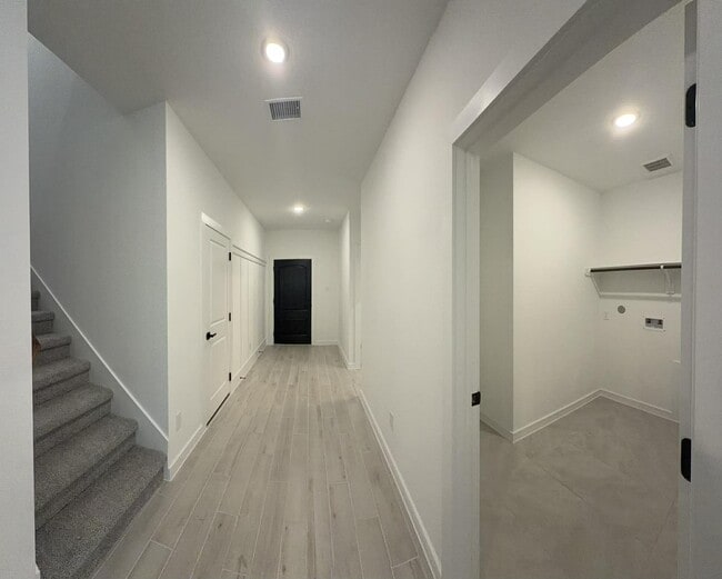 Building Photo - 4727 Bay Vista Dr