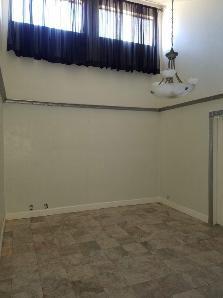 Building Photo - 1400 Pebble Ct