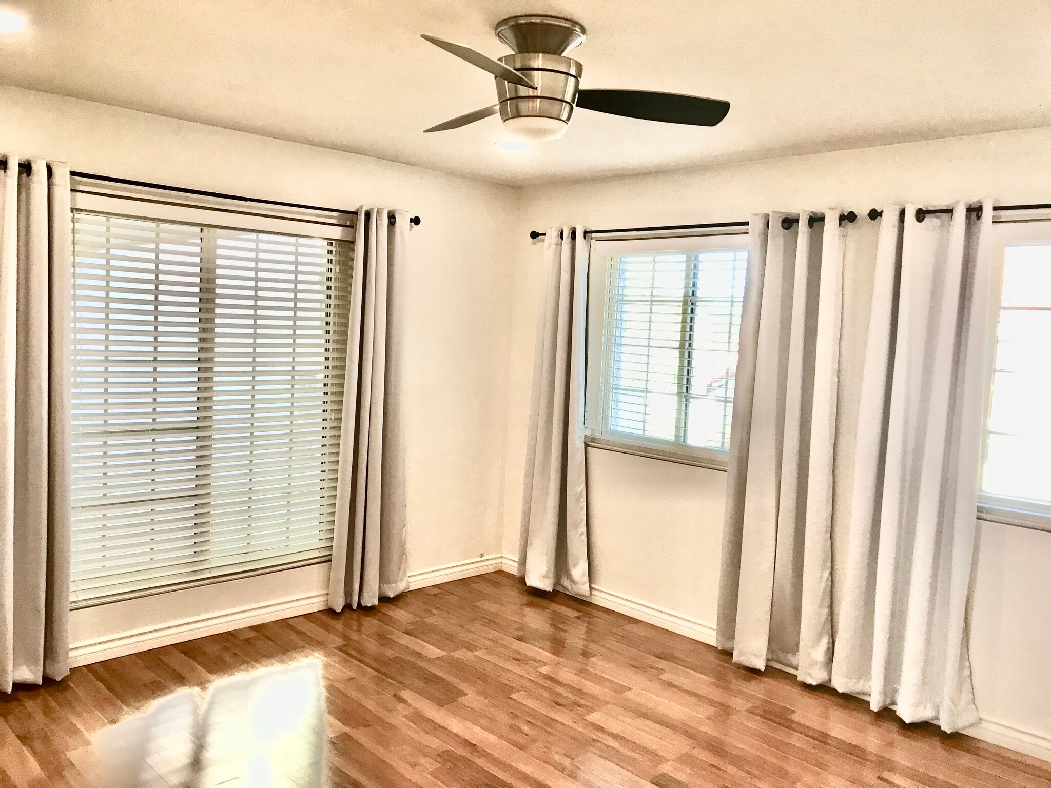 Master Bedroom - 7800 E Lincoln Dr