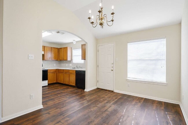 Building Photo - 203 Paradise Ln