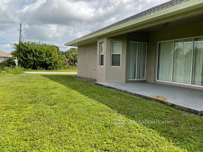 Building Photo - 2623 S Biscayne Dr