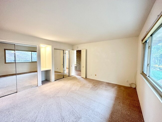 Building Photo - 1467 Knoll Park Ln