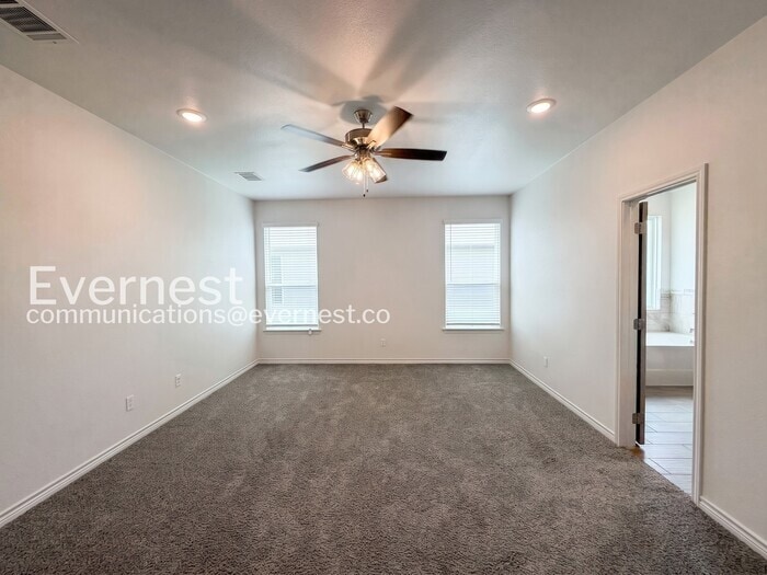 Building Photo - 8511 Glade Dr