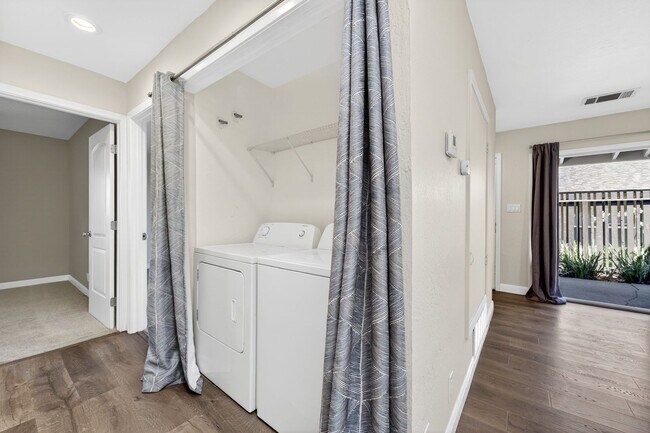 Building Photo - Updated Ground-Floor End Unit with Pool Access & No Stairs in West Roundtree!