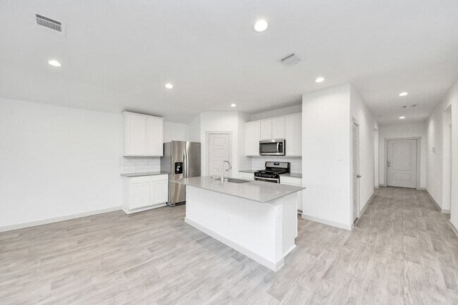 Building Photo - 7803 Golden Rubia Ln