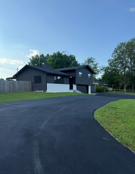 Building Photo - 7404 Worthington Rd