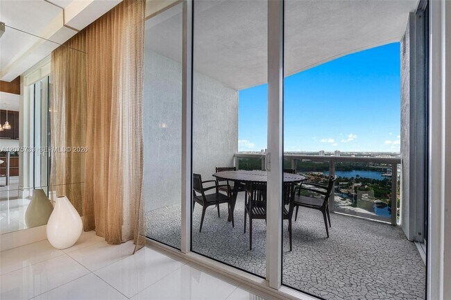 Building Photo - 16001 Collins Ave