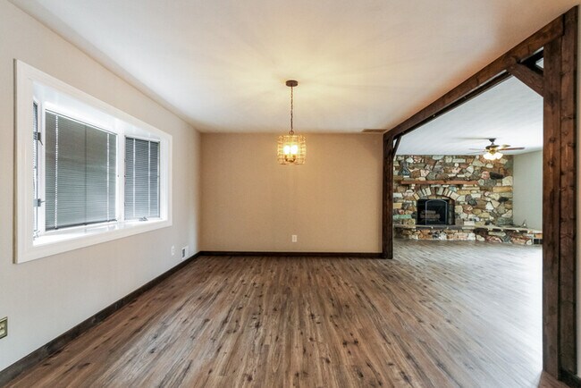 Building Photo - Wonderful 3 Bedroom Ranch