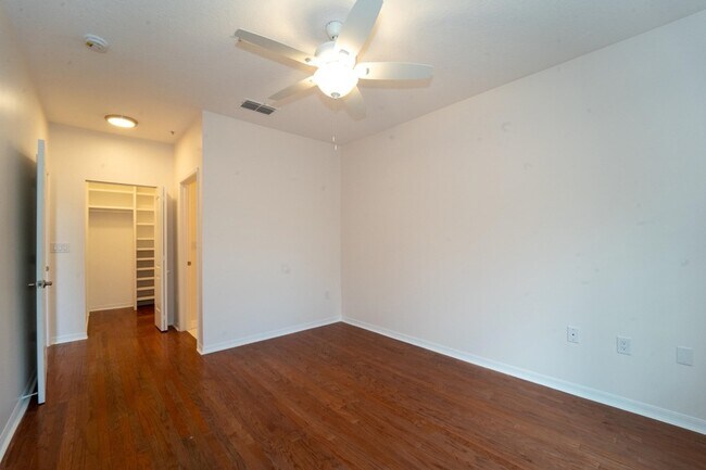 Building Photo - 550 Florida Club Blvd