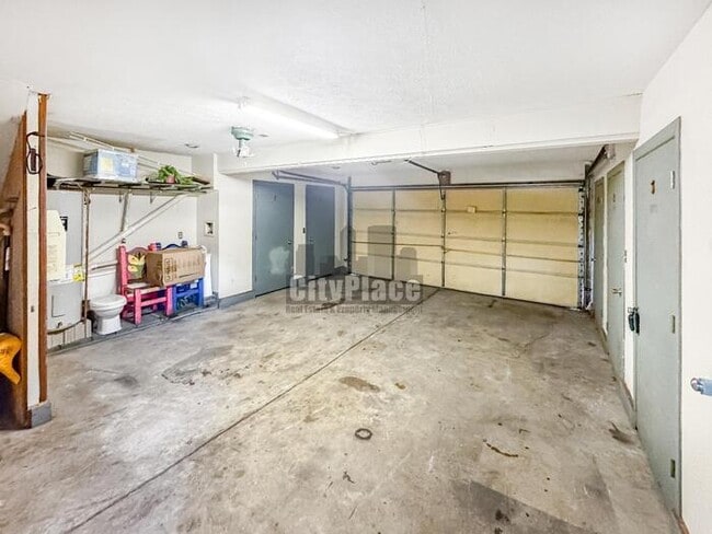 Building Photo - 942 Fayette St