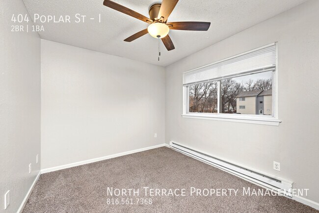 Building Photo - Beautifully Updated 2BR w/ In-Unit Laundry...