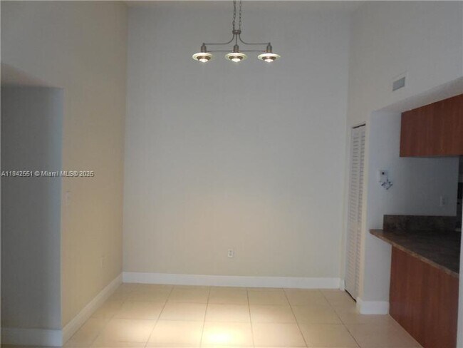Building Photo - 20680 NE 4th Ct