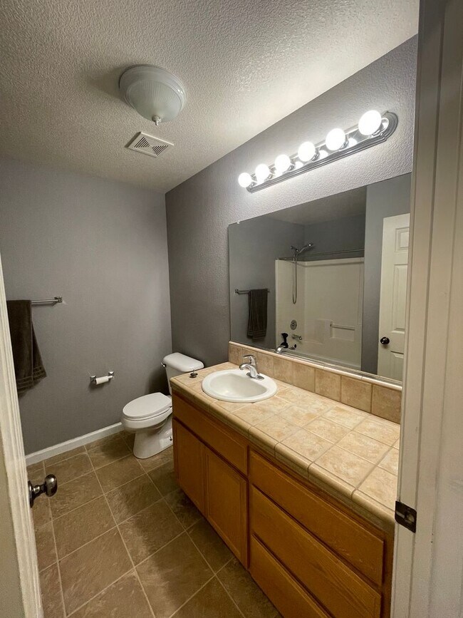 Building Photo - Luxury 3 Bed / 2 Bath Home with Pool and Solar Panels – Available 4/1/2026