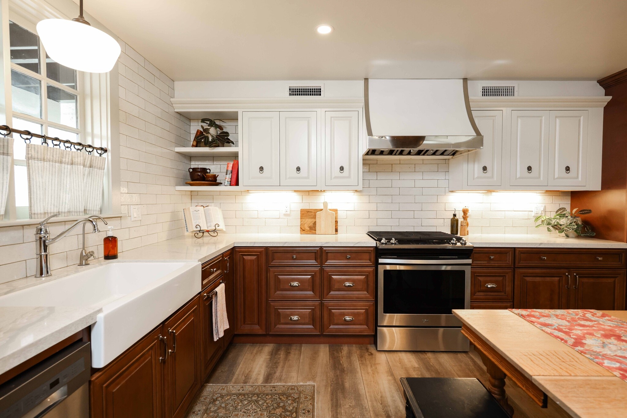 Top of the line gas range and stainless steel appliances - 2214 Brant St