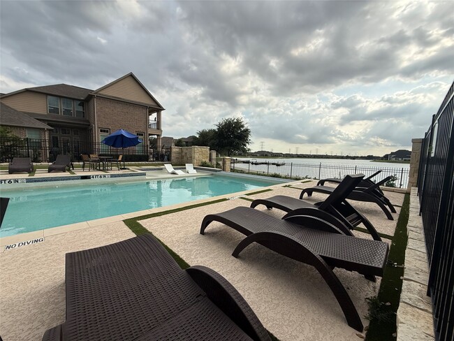 Building Photo - 18225 Crystal Knoll Dr