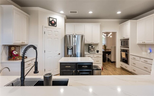 Building Photo - 12920 Bloomfield Hills Ln