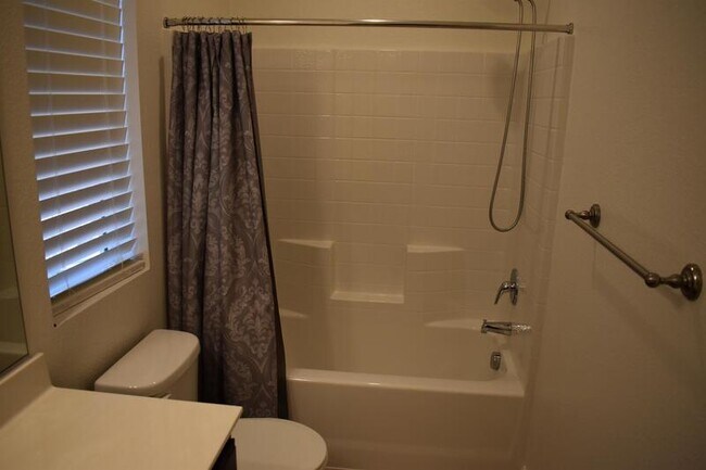 Building Photo - 1441 Bianchi Ln