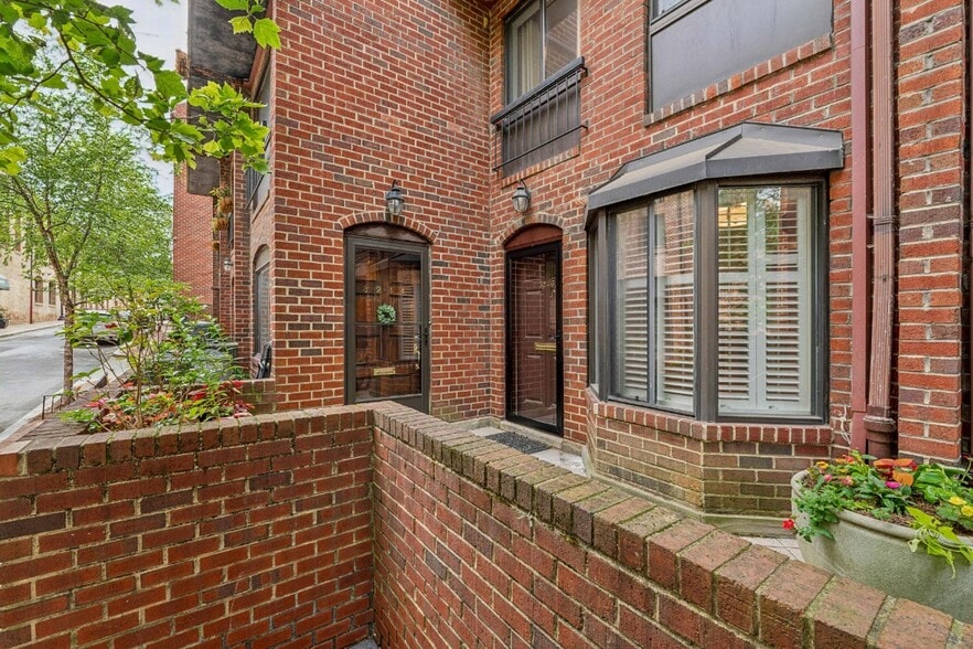 Primary Photo - 3246 Grace St NW