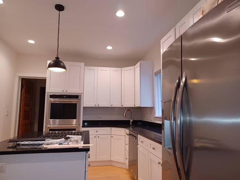 Building Photo - 2025 Maple Ave