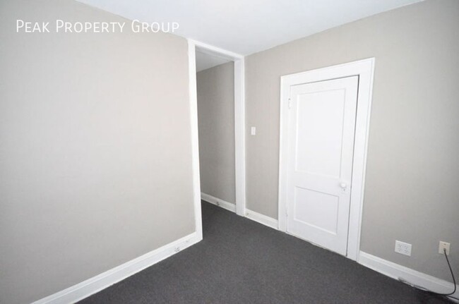 Building Photo - 2162 Indianola Ave