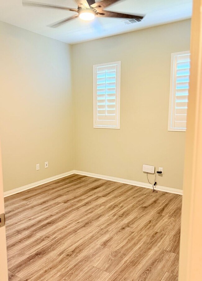Building Photo - Single Story 4 Bedroom Solar home for rent