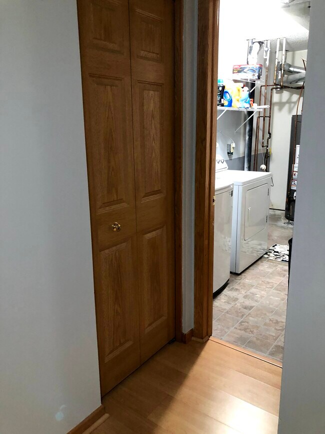Coat closet - 679 Woodduck Dr