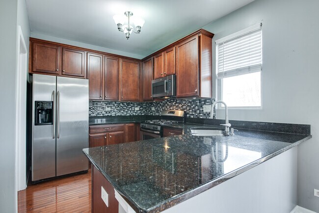 Building Photo - 417 Plaza Pl