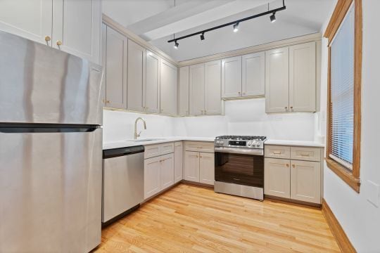 Building Photo - 2239 N Clybourn Ave