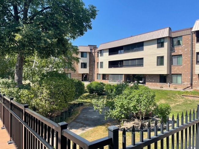 Building Photo - Updated Condo with Modern Comfort & Resort...