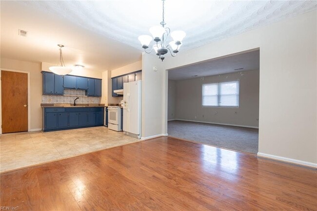 Building Photo - 3100 Norway Pl