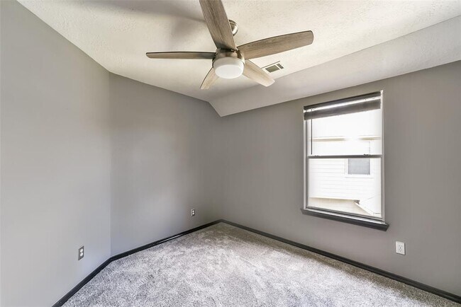 Building Photo - 12411 Lark Fair Ln