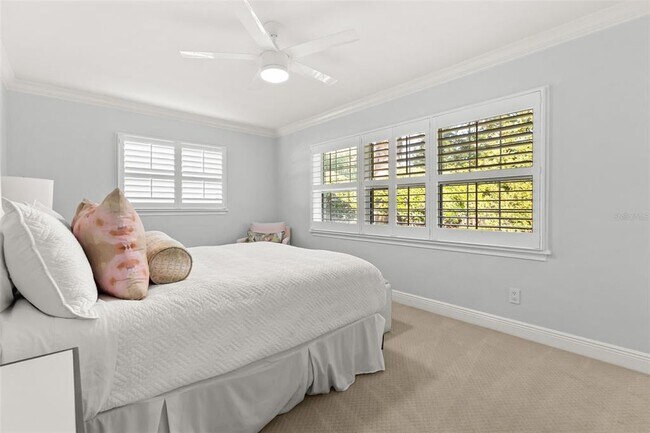 Building Photo - 2220 Vía Tuscany