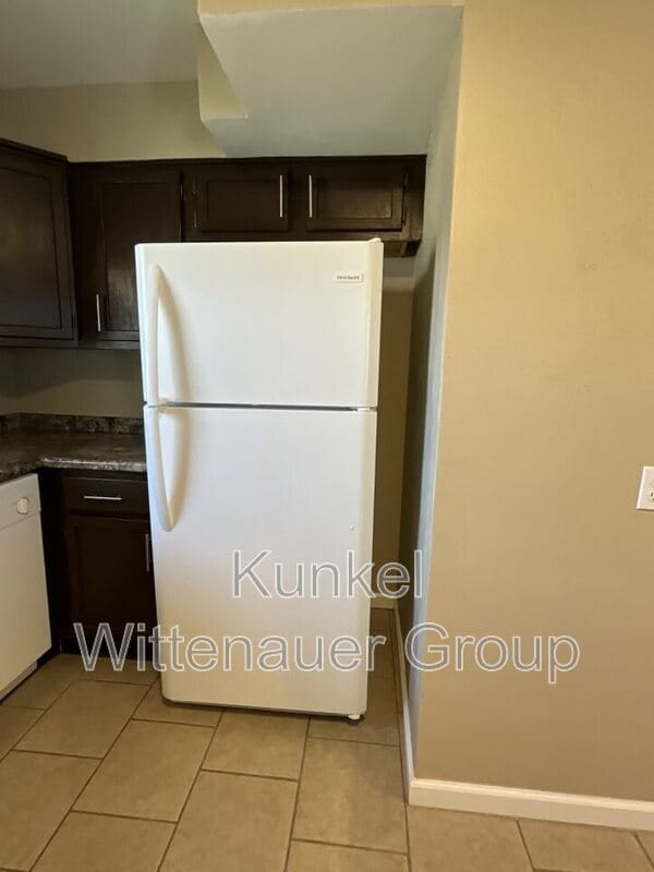 Building Photo - 221 Gilbert St