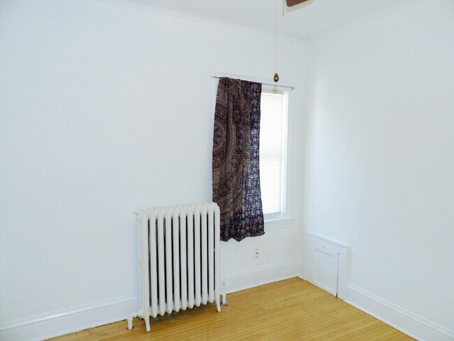 Building Photo - 2 Bedroom Condo in Brownstone