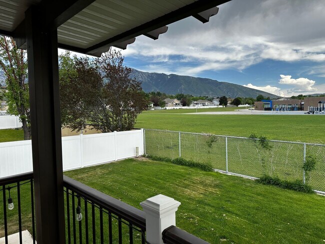 Building Photo - Beautifully Updated Two-Story Home in Sandy — Mountain Views & Big Backyard!