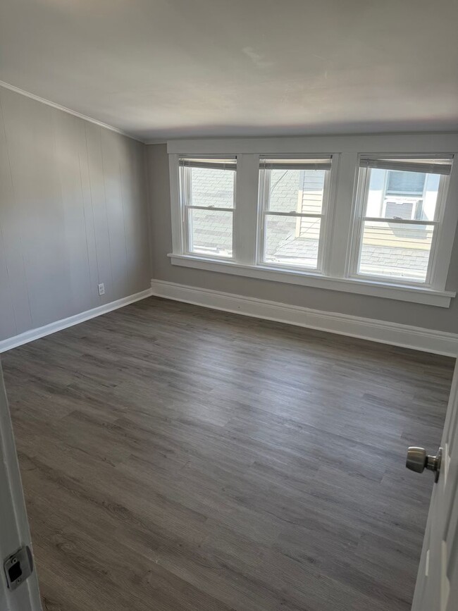 Building Photo - Newly Renovated 3 Bedroom, 2 Bath! Ready for Move-In!!!!