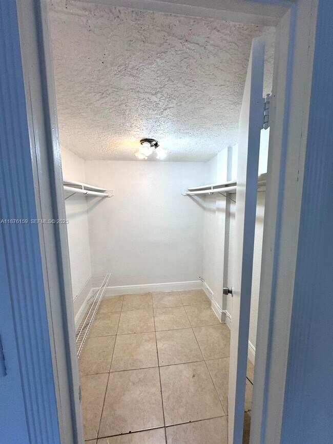 Building Photo - 10090 NW 80th Ct