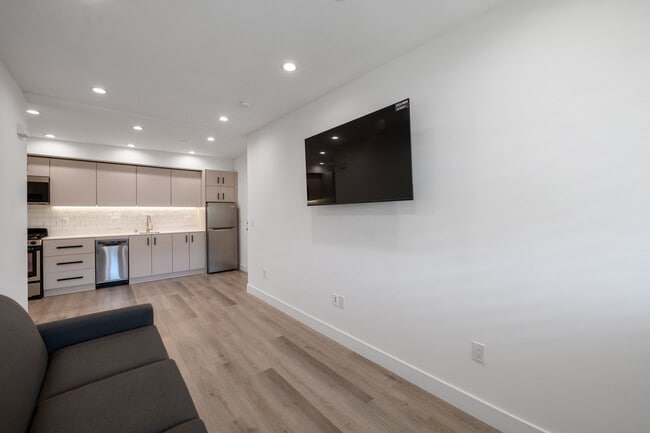 Building Photo - Hoover Square