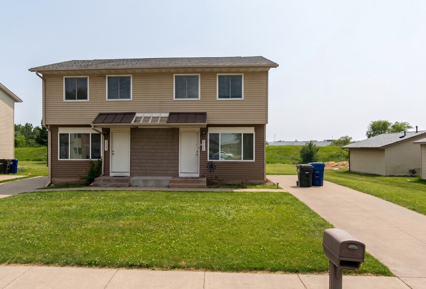 Building Photo - Duplexes LLC