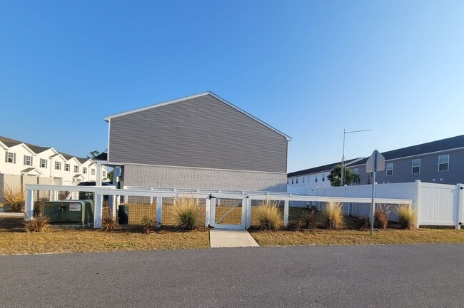 Building Photo - Tyndall Station
