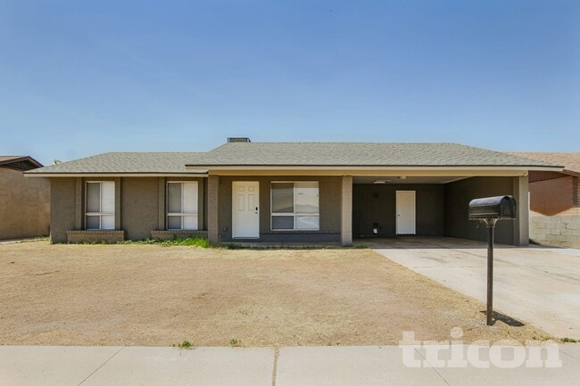 Building Photo - 8806 W Pinchot Ave