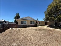 Building Photo - 944 N Primrose Ave