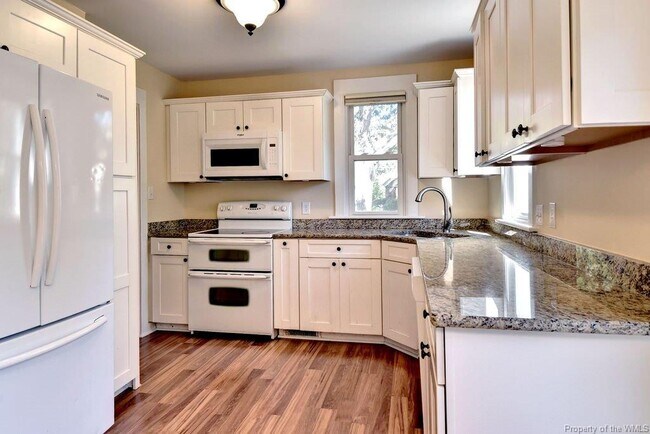 Building Photo - 323 Littletown Quarter
