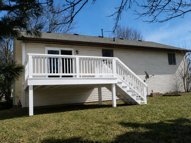 Building Photo - 3 Bedroom 2 Bathroom Single Family Home