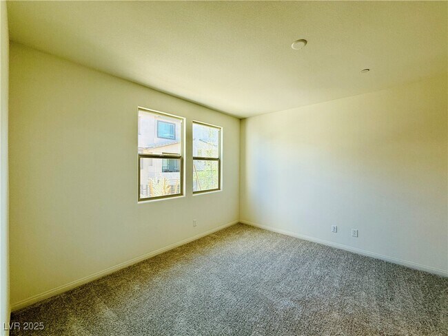 Building Photo - 1544 Little Penguin St