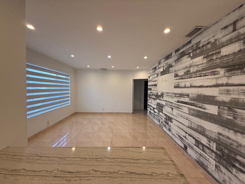 Building Photo - 120 W 63rd St