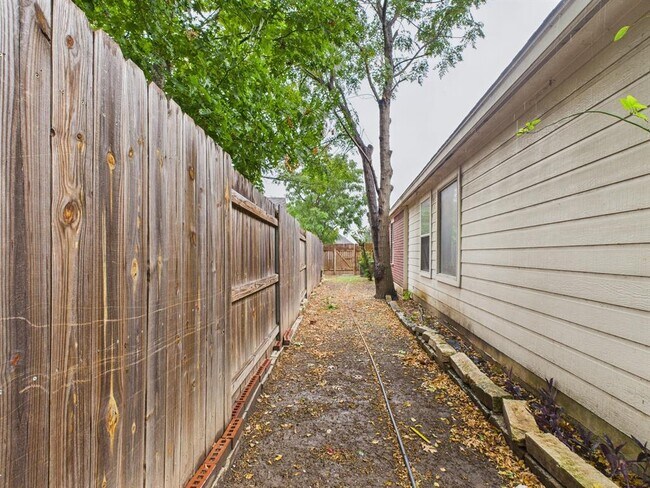 Building Photo - 136 Winter St