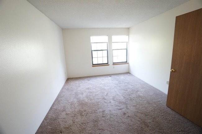 Building Photo - 364 S Estes St